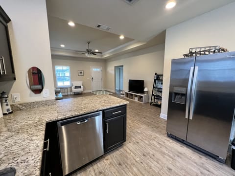Equipped Kitchen overlooks living room & features peninsula with 2 bar stools 
