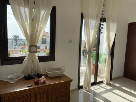 Apartment, 2 Bedrooms, Smoking, Balcony | Interior