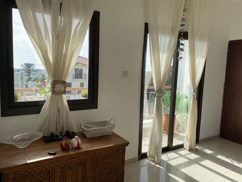 Apartment, 2 Bedrooms, Smoking, Balcony | Interior