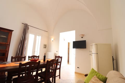 House, 2 Bedrooms, Garden View | Dining room