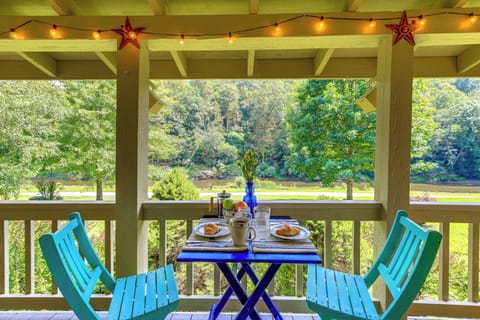 Lansing Vacation Rental | 2BR | 1.5BA | 874 Sq Ft | Stairs Required