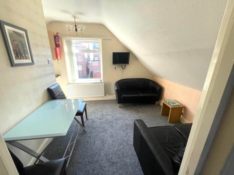 Flat 17 Holiday Apartment - Lounge/diner (1)