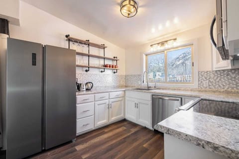 Newly renovated kitchen with everything you could need!