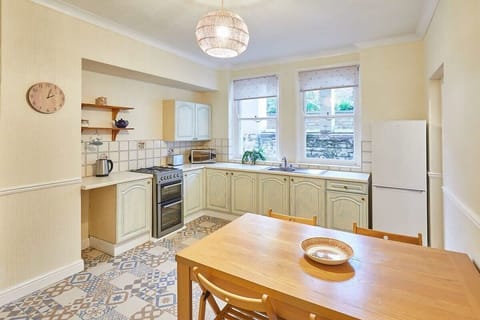 The Garden Flat, Scarborough - Host & Stay