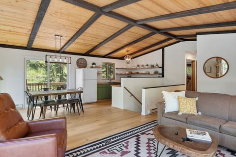 ...The house was very welcoming, the kitchen fully stocked for meal prep and the hosts were amazing! !`- Susie. `22