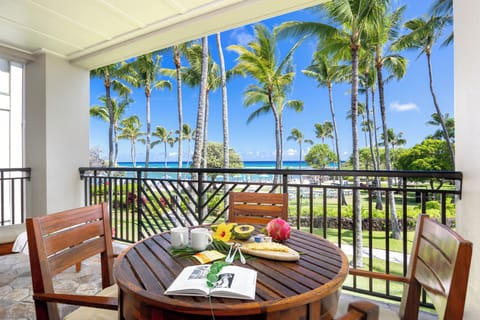 Private lanai with ocean breezes, swaying palms, and gorgeous views!