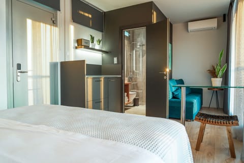 Junior Suite | Private kitchenette | Fridge, stovetop, electric kettle, toaster