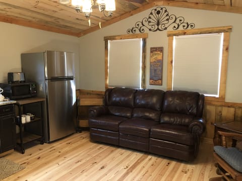 Living & kitchen area