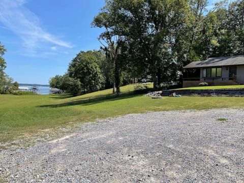 Beautiful views of KY Lake and easy access