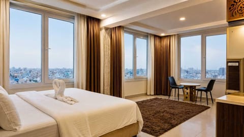 Deluxe Studio, 1 King Bed, City View | Front of property