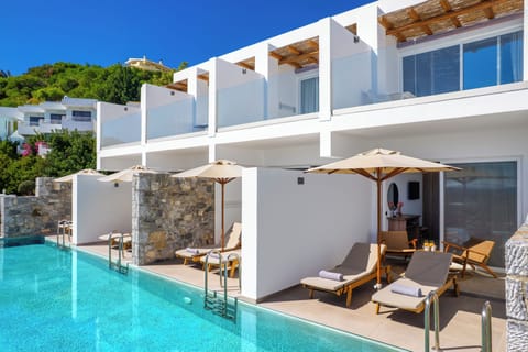 Luxury Studio Suite | Memory foam beds, soundproofing, WiFi (free), bed sheets