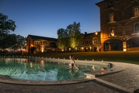 Outdoor pool, open 9:00 AM to 7:30 PM, pool umbrellas, sun loungers