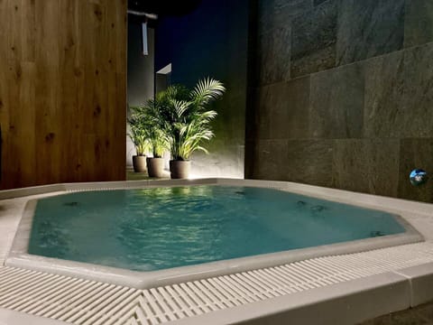 Jetted tub