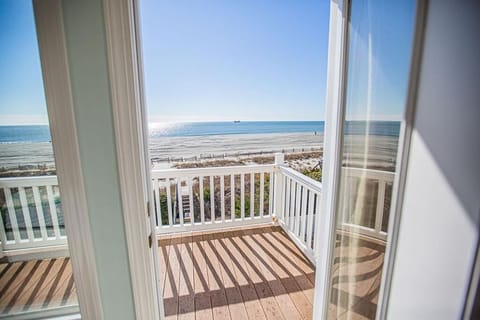 House, 4 Bedrooms | Balcony