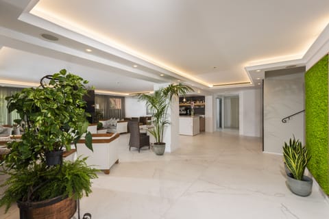 32-inch LCD TV with digital channels, TV