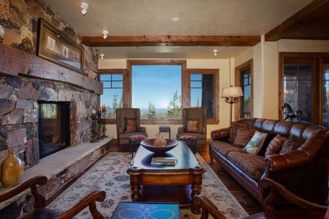 Living Room, Room, Indoors, Couch, Furniture