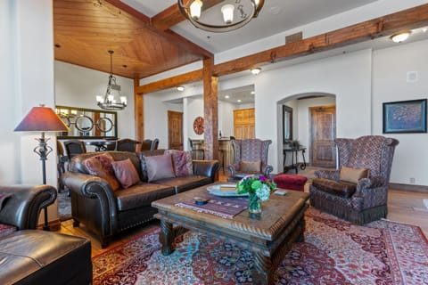 Home Decor, Living Room, Furniture, Indoors, Couch