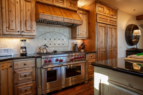 Room, Indoors, Kitchen, Furniture, Hardwood