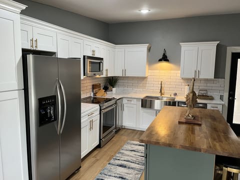 Under counter ice maker and new JennAir stove