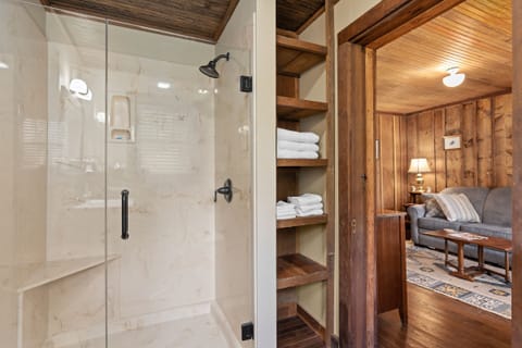 Superior Suite, Ensuite, Mountain View | Bathroom