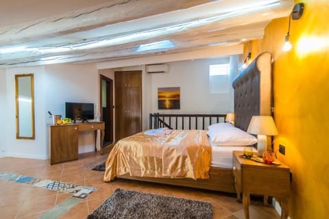 Royal Double or Twin Room | Minibar, desk, free WiFi, bed sheets