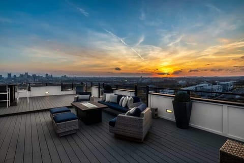 Cuddle up by our twin fire tables and enjoy the mesmerizing sky views—perfect for peaceful nights under the stars.