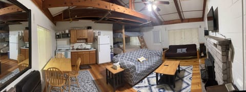 Cozy Cabin - Pano of interior