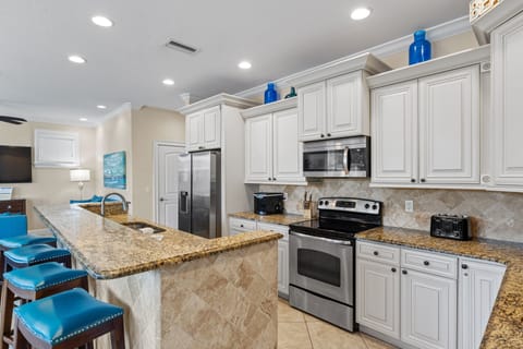 Large and bright kitchen