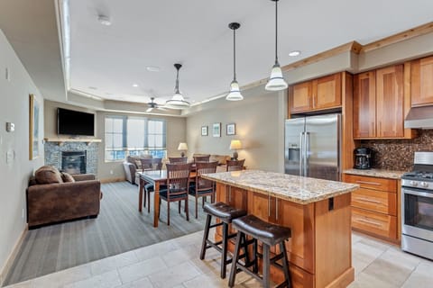 Condo, 2 Bedrooms | Private kitchen | Fridge, oven, coffee/tea maker, toaster