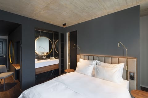 Classic Double Room | Hypo-allergenic bedding, in-room safe, blackout drapes, soundproofing