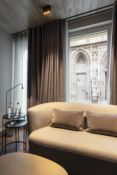 Suite | Hypo-allergenic bedding, in-room safe, blackout drapes, soundproofing