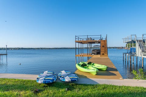 Calm water for paddleboards and kayaks (included in your reservation)
