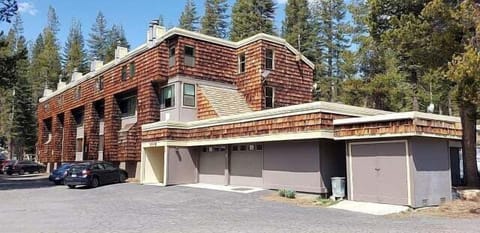 Building, Transportation, Tree, House, Vegetation