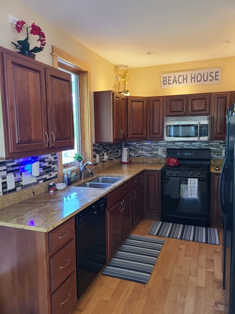 Bright, modern and ready for your recipes-experience the joy of cooking