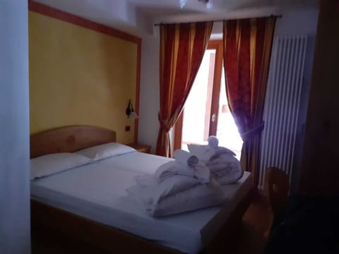 Comfort Room | In-room safe, blackout drapes, soundproofing, free WiFi