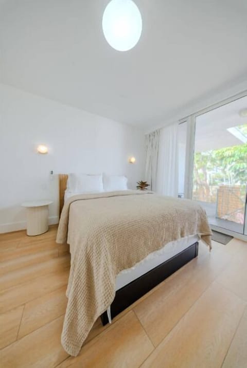 Studio, 1 Queen Bed, Non Smoking, Garden View | Free WiFi, bed sheets