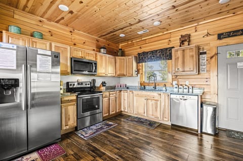 Well equipped kitchen