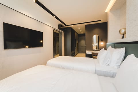 Standard Double or Twin Room | Egyptian cotton sheets, premium bedding, minibar, in-room safe