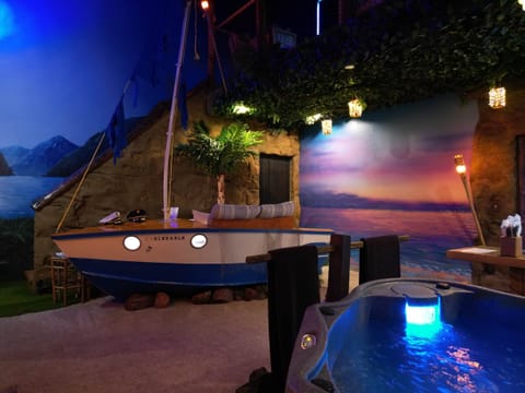 Hot tub...IN THE ROOM!