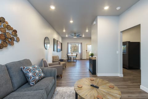 306 309 HillsviewRd 48