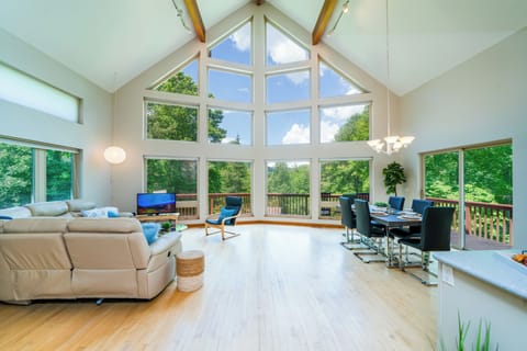 Great Room with a Fantastic View!