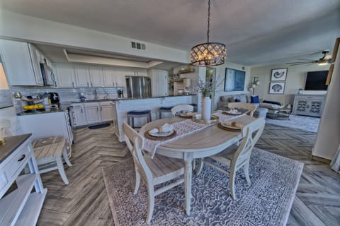 Dining room an kitchen have seating for 6 at the table and 3 at the bar