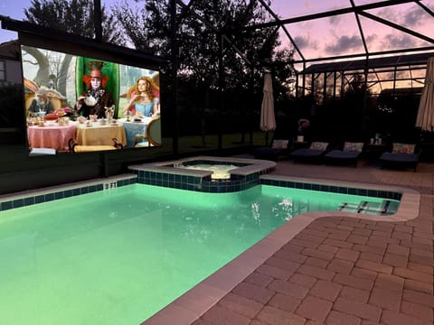 Welcome To Castle Getaways-Edinburgh! Your Poolside Theater