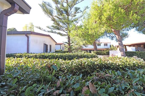 Bungalow, 1 Bedroom, Patio, City View | Property grounds