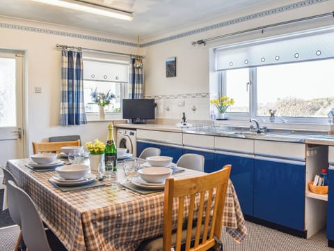 Kitchen/diner | Trem Y Werydd, Amlwch