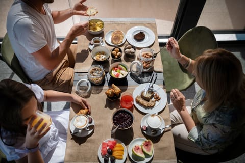 Daily buffet breakfast for a fee