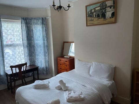 House | 2 bedrooms, iron/ironing board, free WiFi, bed sheets