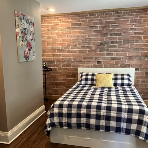 Bedroom #1, Queen Bed