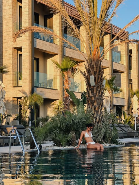 Outdoor pool, pool umbrellas, sun loungers