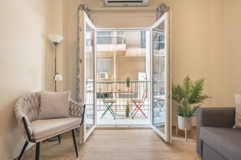 Comfort Apartment, 1 Bedroom, Non Smoking, Kitchen | Living area | 40-inch flat-screen TV with digital channels, TV